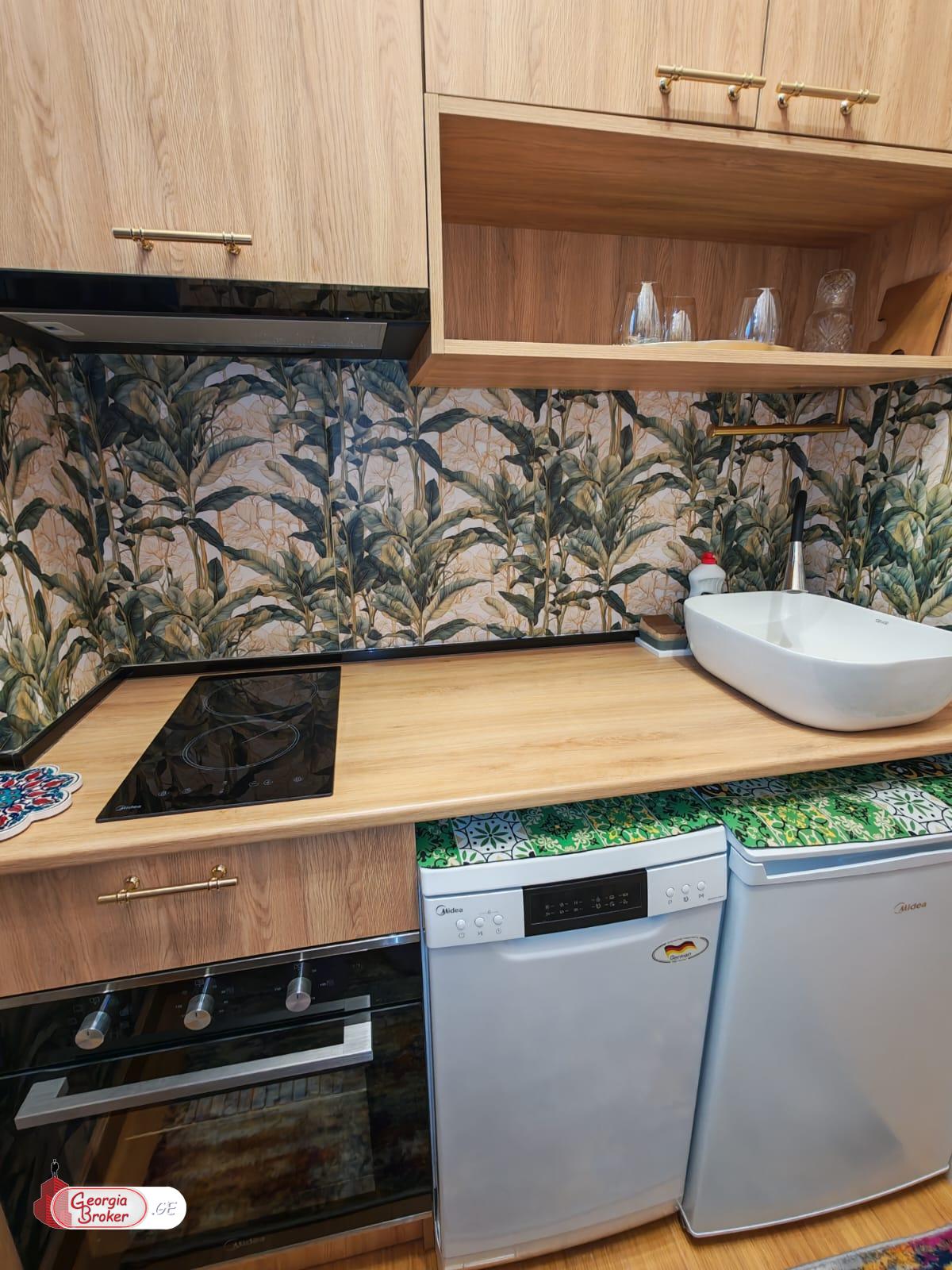 იყიდება ახალი გარემონტებული 3 ოთახიანი ბინა ვაკეში